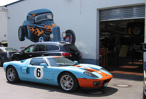 A customers Gulf Ford GT parked in front of the huge workshop from Geiger 